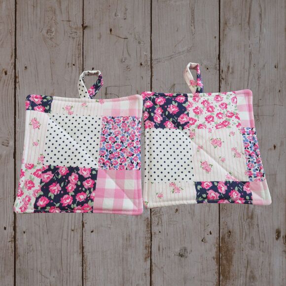 Handmade Potholder Set of 2 Reversible Pink Patchwork and Floral Quilted Hot Pad - Picture 2 of 6